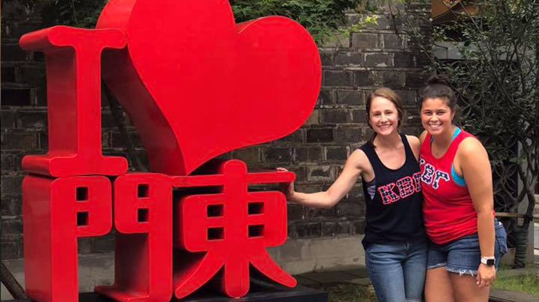 Alyssa Patterson ’13 and Emily Davies ’14 in China.