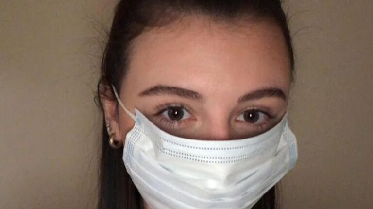 Female student with surgical mask.