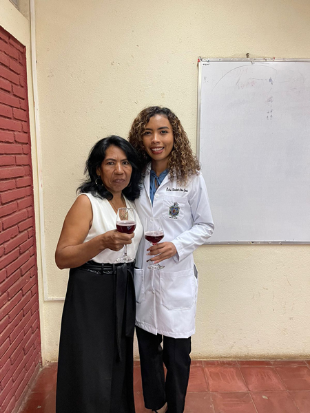 Elizabeth Diaz with her mom after graduating from medical school.