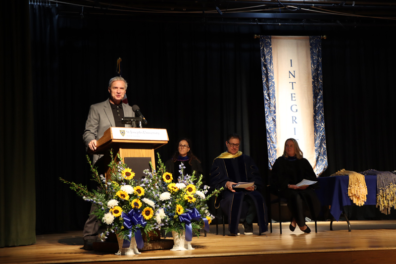 President Boomgaarden speaking at the Long Island Honors Convocation.